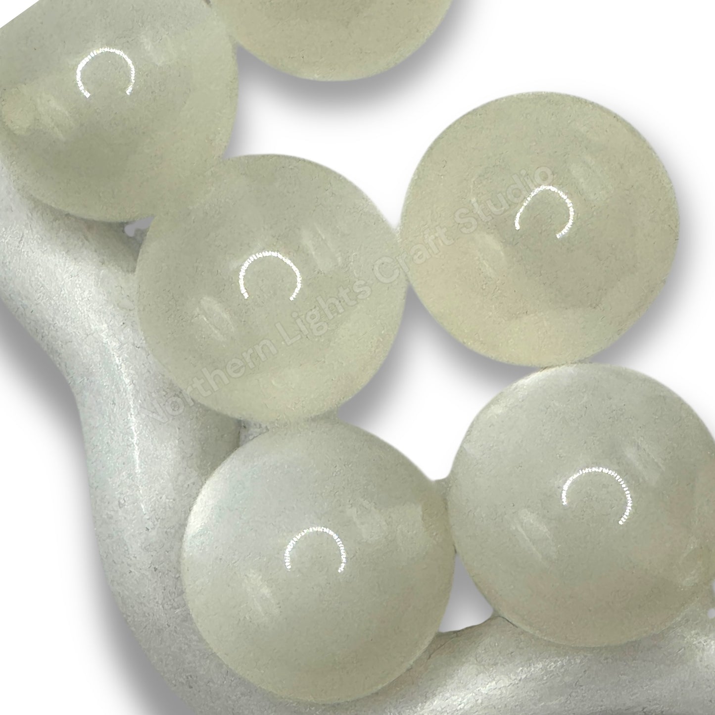 White Cat Eye Shiny 20mm Beads -10 pc.