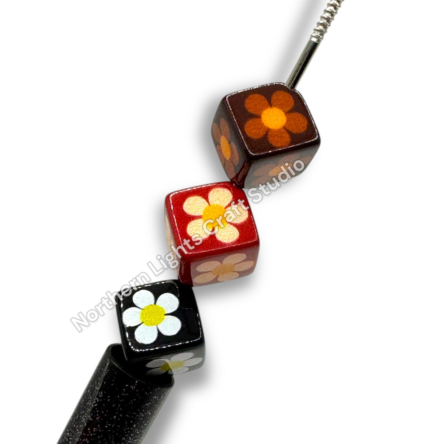 Printed Retro Flower Diagonal Cube Beads