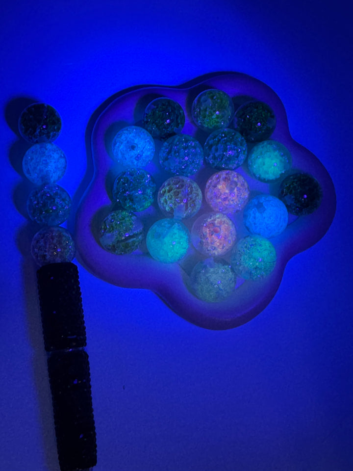 Glitter Honeycomb Luminous Premium Resin 16mm Beads -20pc.