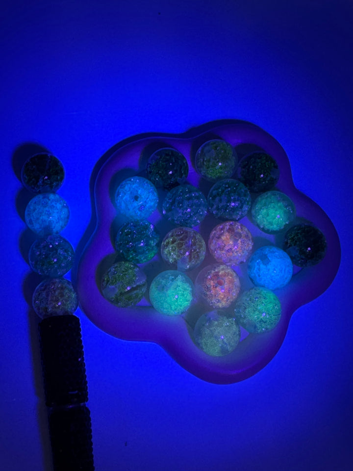 Glitter Honeycomb Luminous Premium Resin 16mm Beads -20pc.