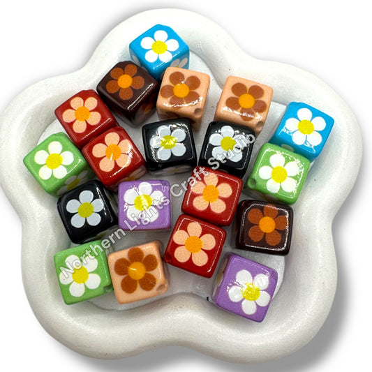 Printed Retro Flower Diagonal Cube Beads