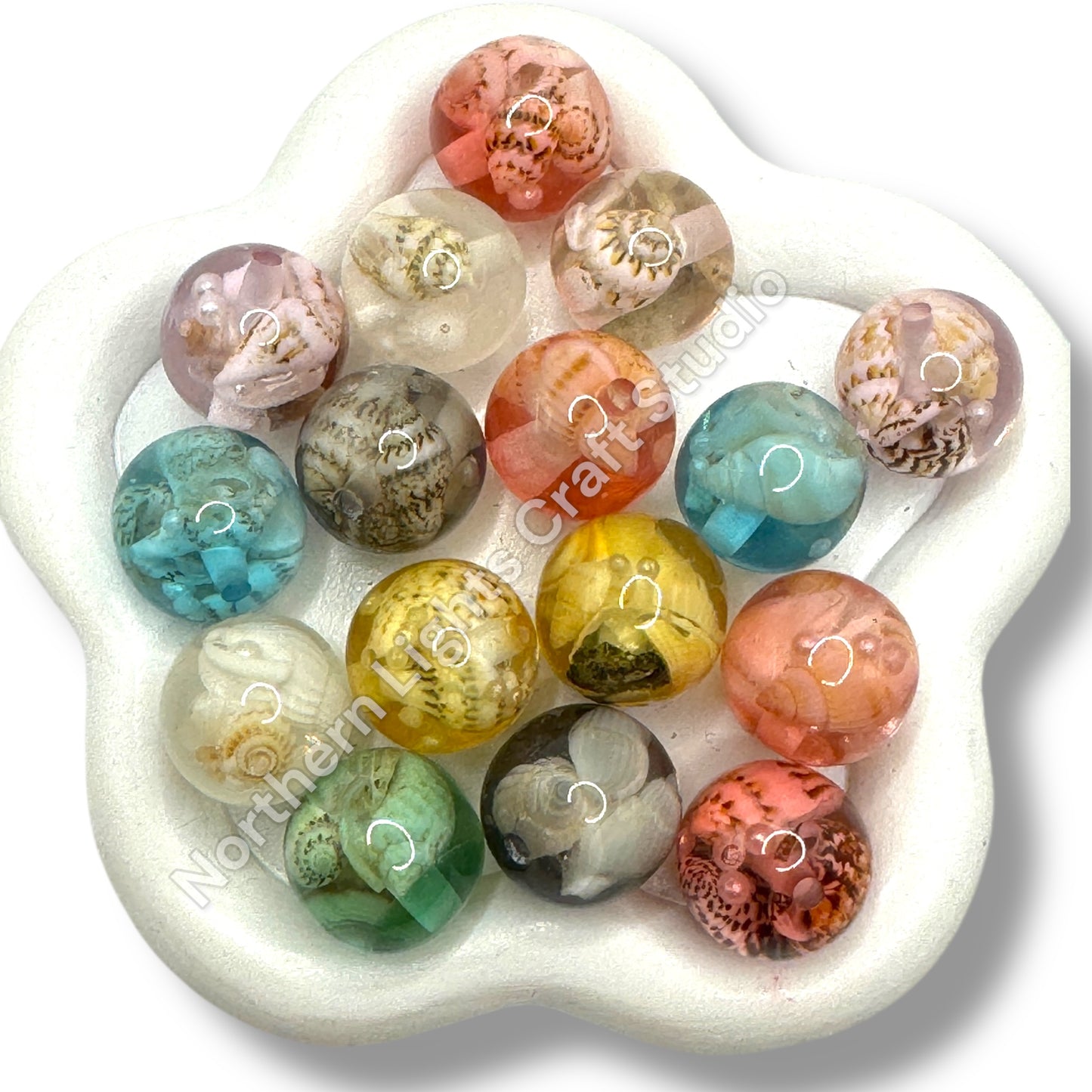 Seashell and Pearl Luxury Resin Snowglobe 16mm Beads - 10pc.