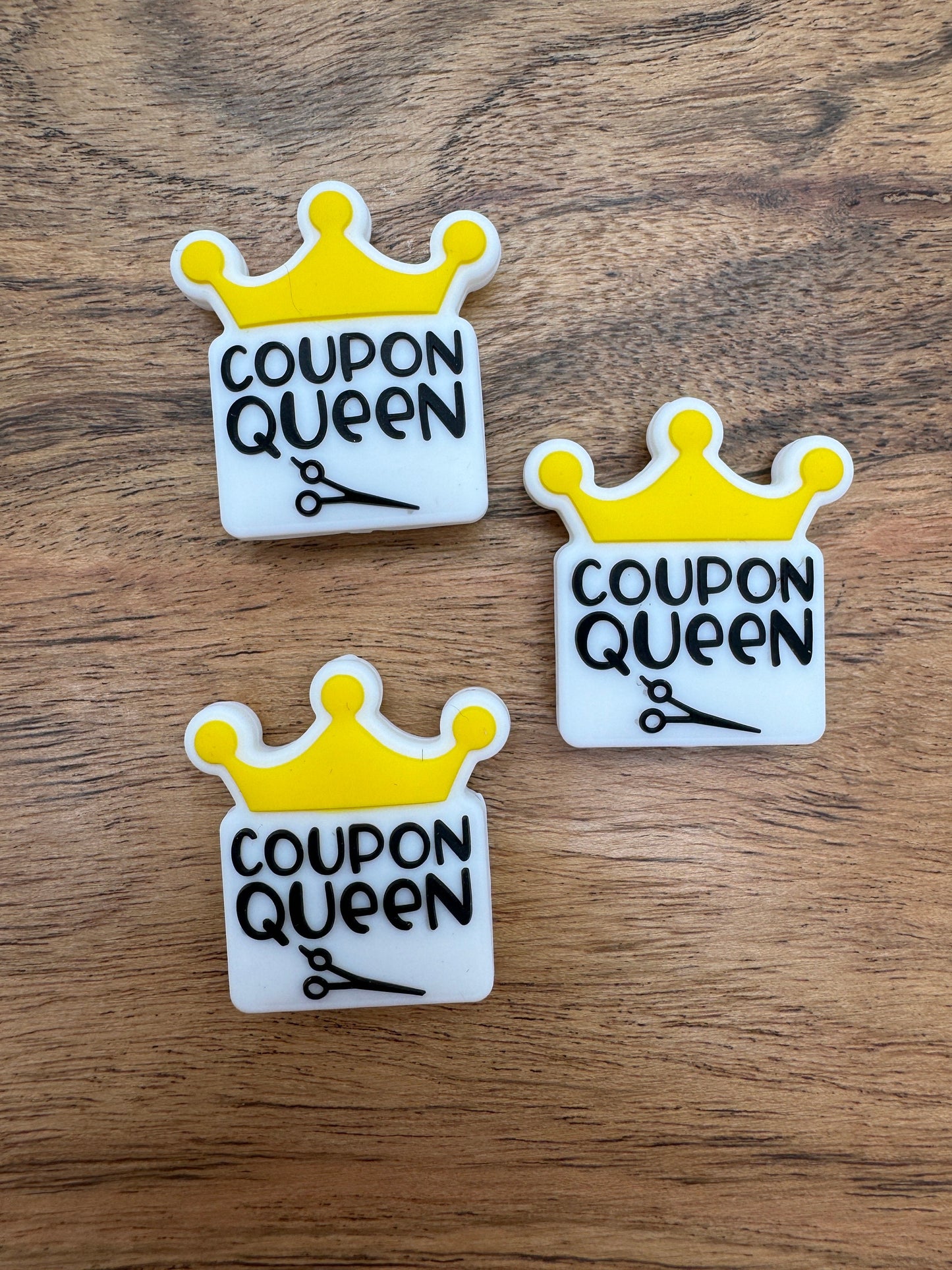 Coupon Queen Focal Bead