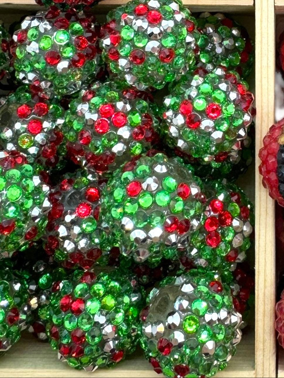 Christmas Green Red Silver 20m Acrylic Rhinestone Beads - 10pc.